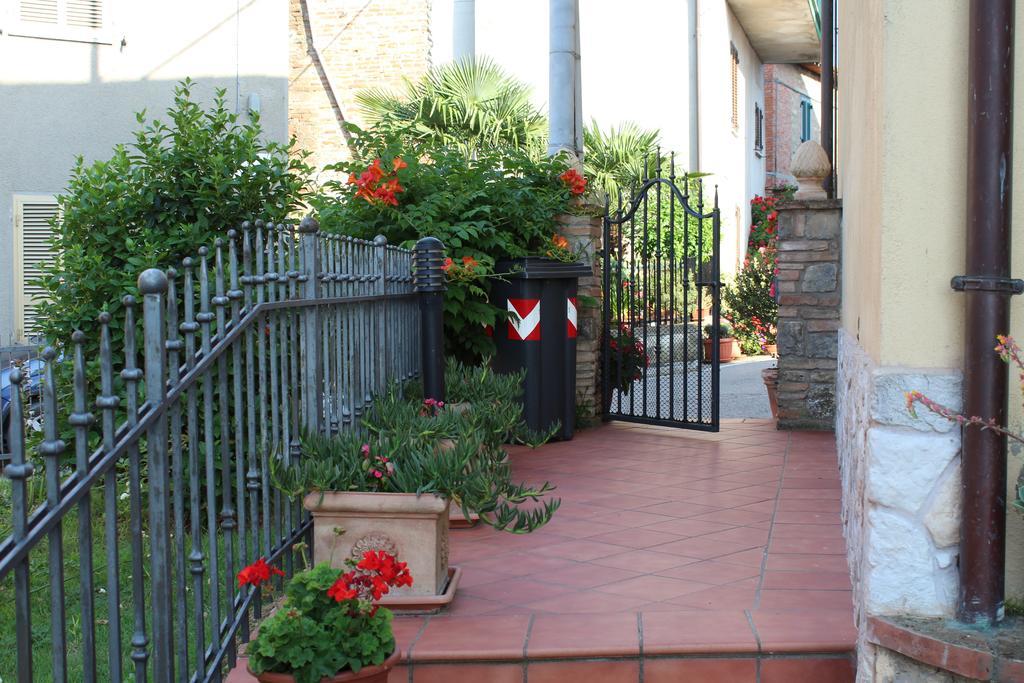 Gasthaus Borgo San Savino Exterior foto